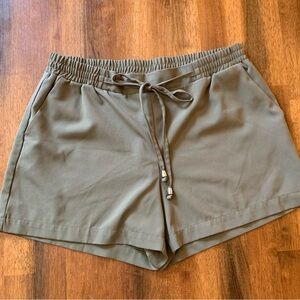 7th Avenue New York & Company Shorts Medium Olive Green Pull on Elastic Waist